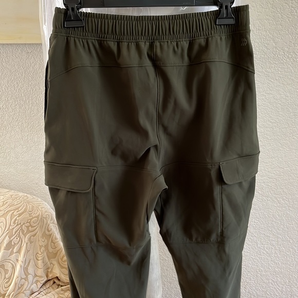 Cargos - Picture 4 of 5